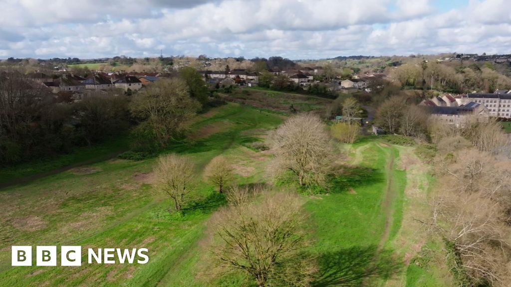 Bradford on Avon residents campaign to protect golf course from housing – BBC News