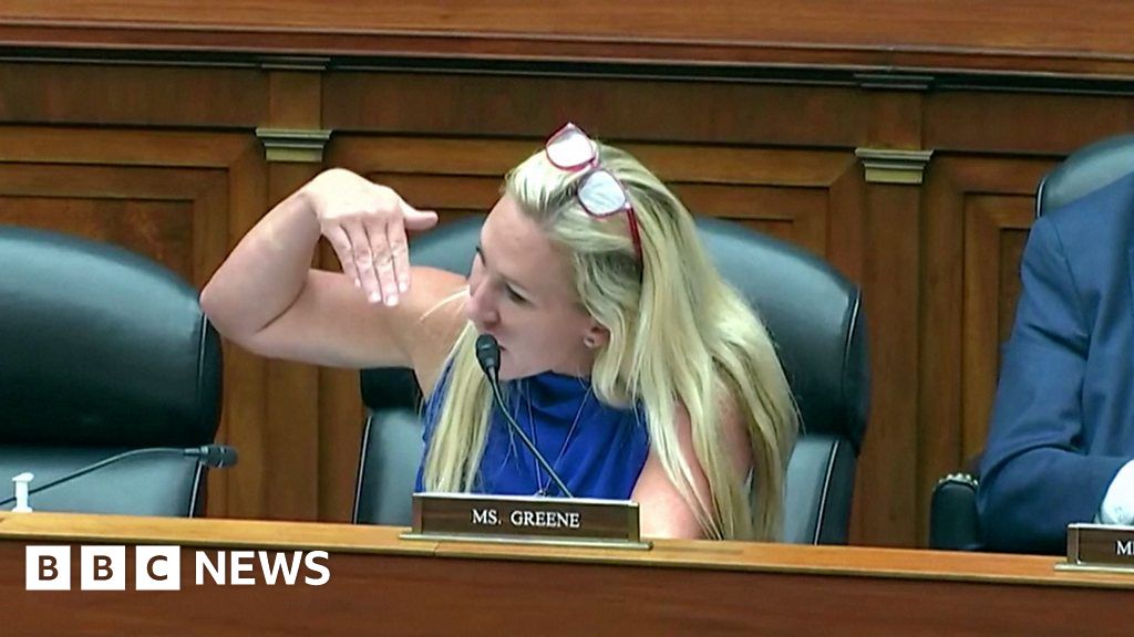 Lawmakers clash after 'fake eyelashes' comment