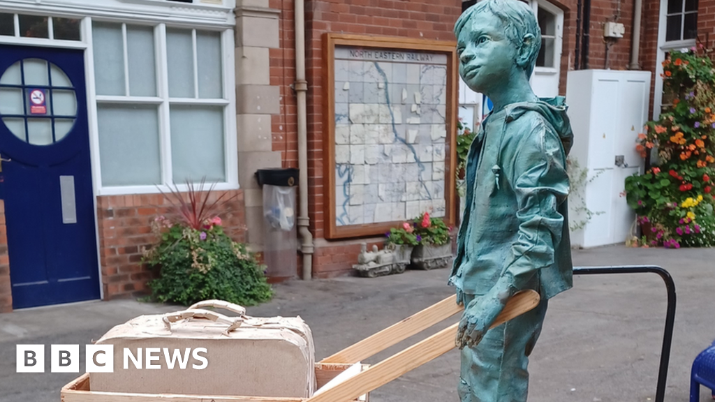 Bridlington Barrow boy statue model unveiled BBC News