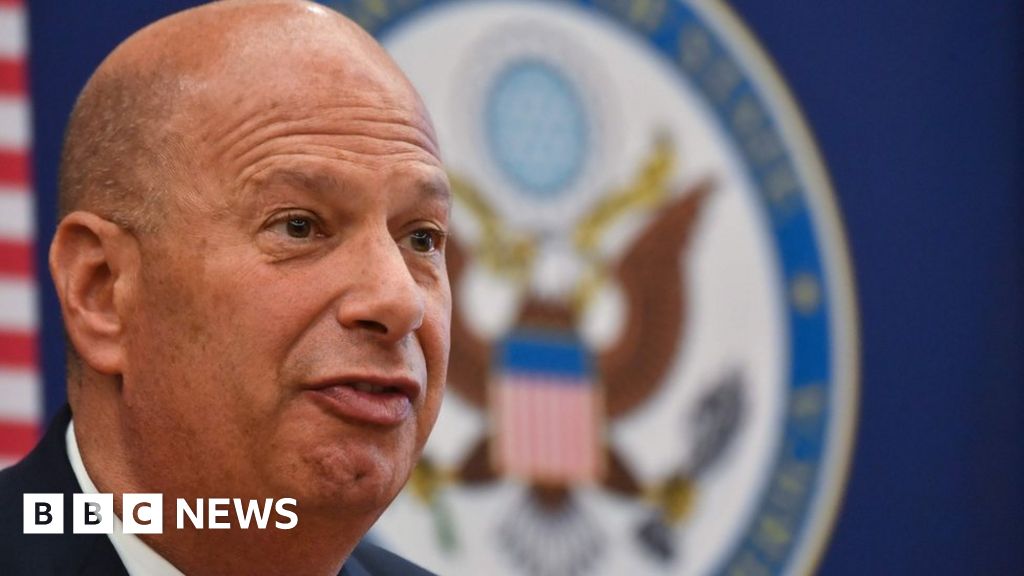 Gordon Sondland: US envoy skips Trump impeachment probe