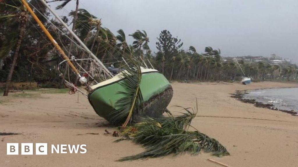 Cyclone Debbie: Queensland Braced For Dangerous Floods - BBC News