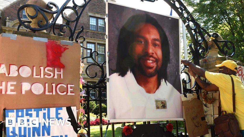 Philando Castile shooting Police officer faces manslaughter charge