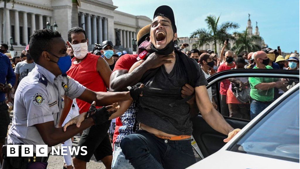 Cuba protests: Arrests after thousands rally against government