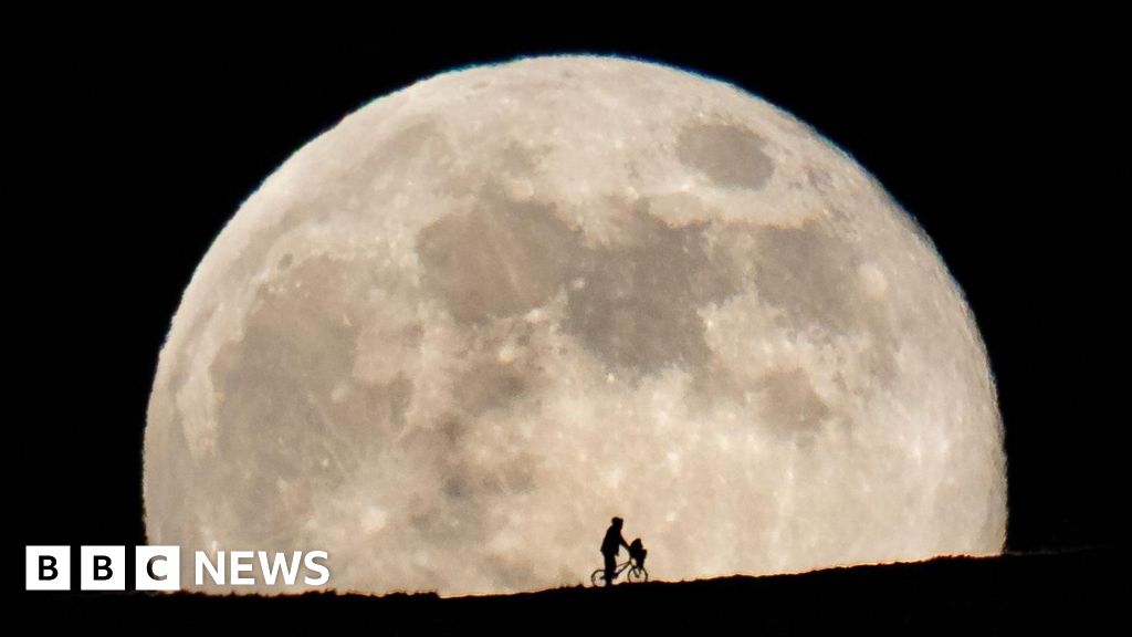 Photographer 'over the Moon' with iconic ET recreation two years in the making