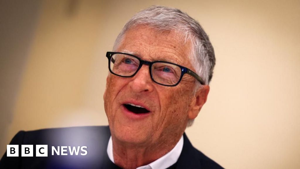 Bill Gates: Microsoft founder to give most of 0bn fortune to Africa