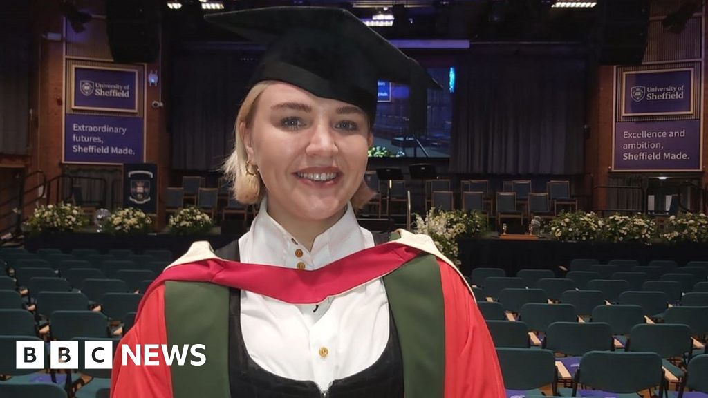 Self Esteem: Rebecca Lucy Taylor on university honour - BBC News