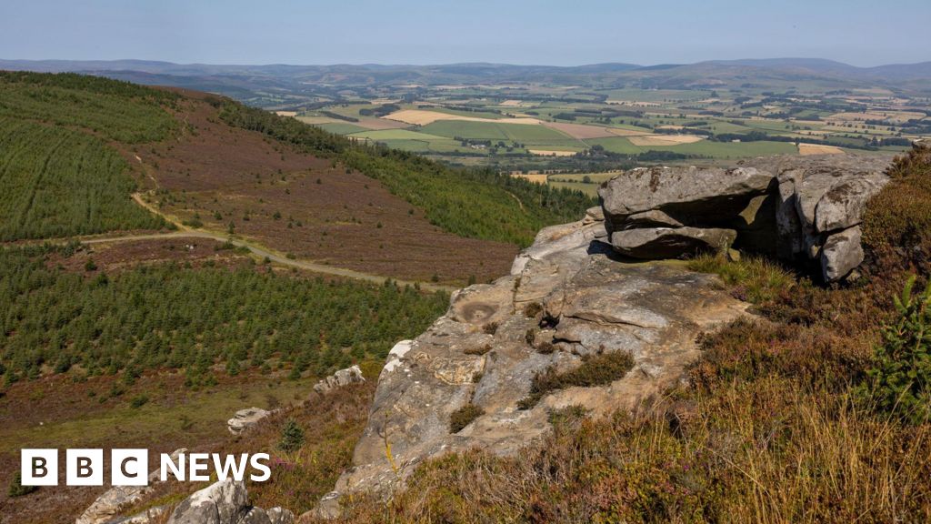 Sir David Attenborough backs bid to buy estate