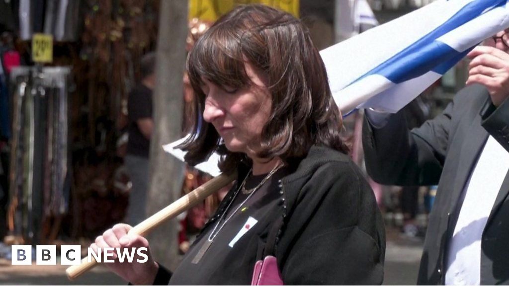 Israel stops to mark remembrance day