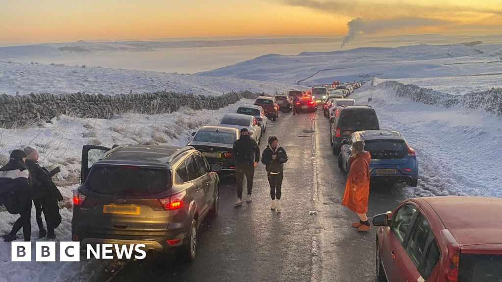 Police attend Peak District for third day due to more parking problems