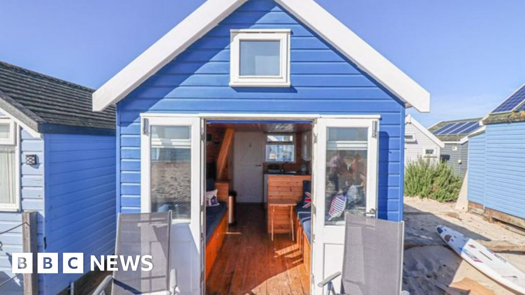 Mudeford beach hut goes on market for £440,000 BBC News