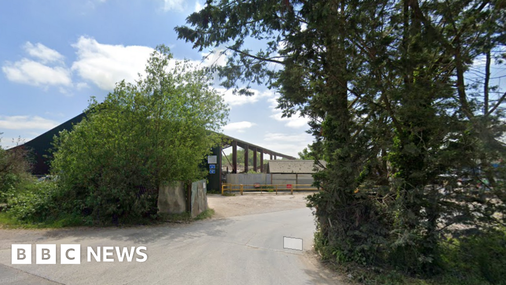 dozens-of-firefighters-tackle-wiltshire-recycling-blaze