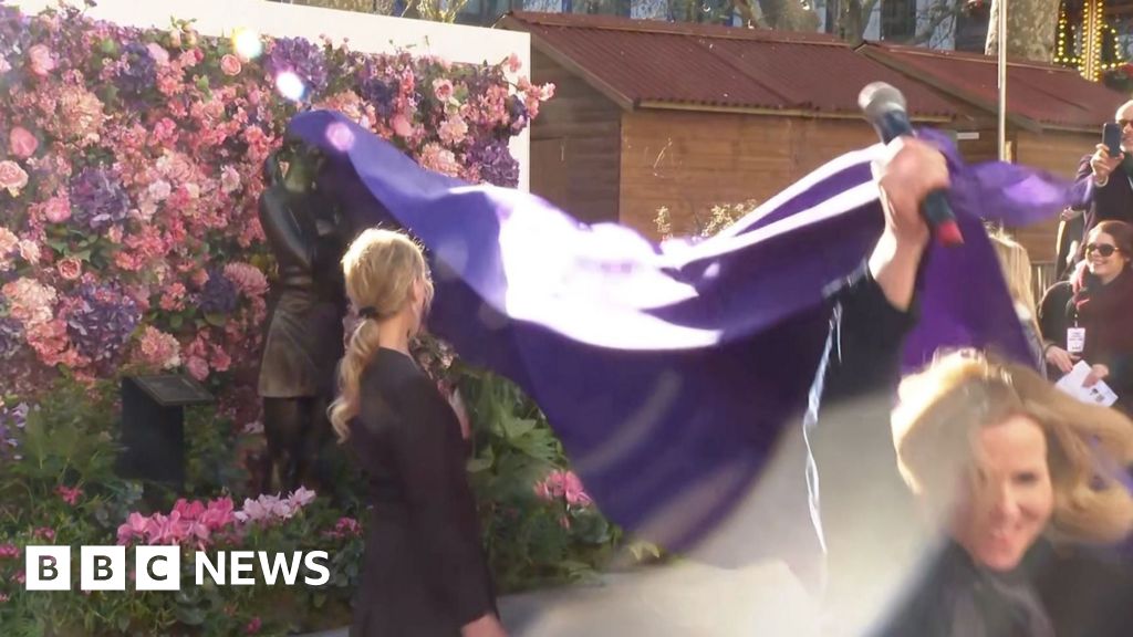Watch: Moment Bridget Jones statue is unveiled in London