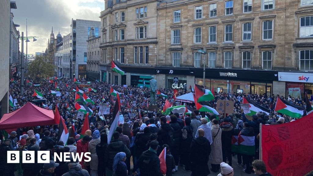 Thousands march in pro-Palestine rallies across Scotland - BBC News