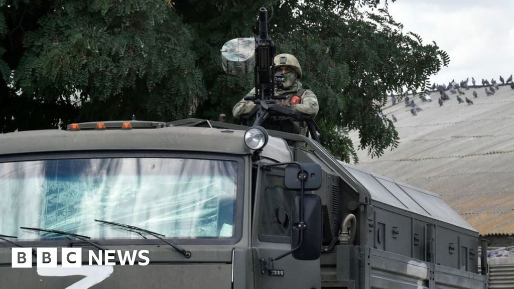 Kherson: Russia to withdraw troops from key Ukrainian city – BBC