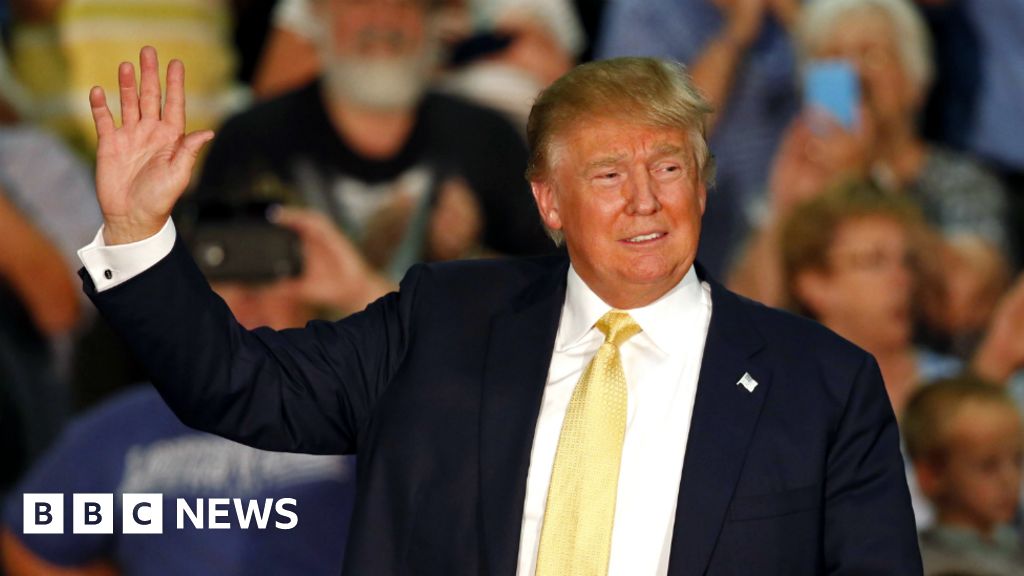 Donald Trump criticised for not correcting 'Obama is Muslim' man BBC News