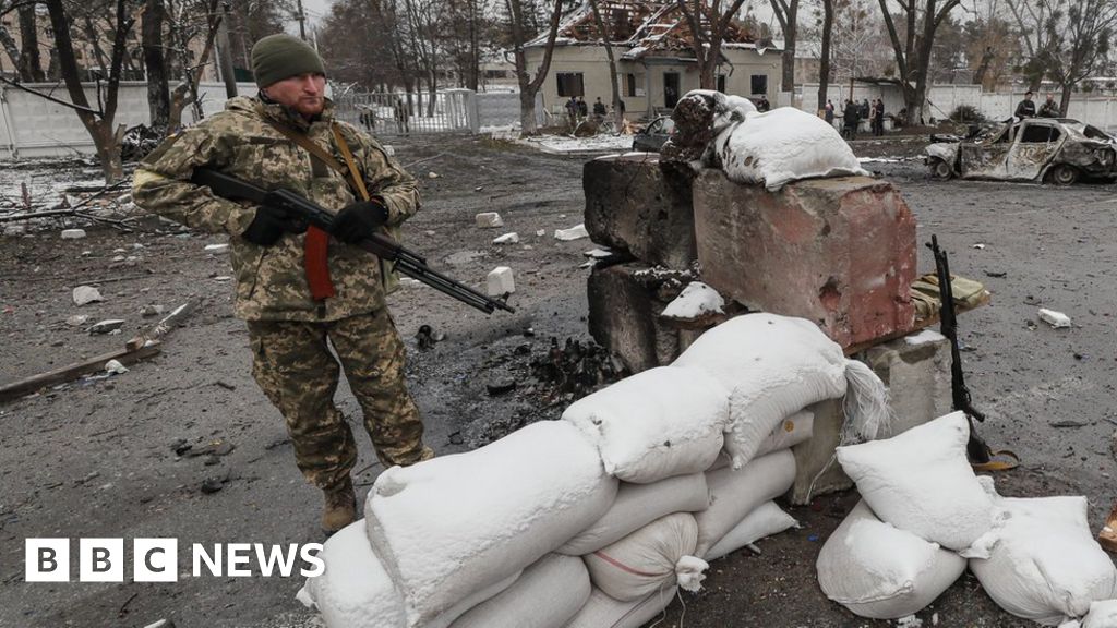 Ukraine: Not too late for Vladimir Putin to withdraw, says UK defence secretary