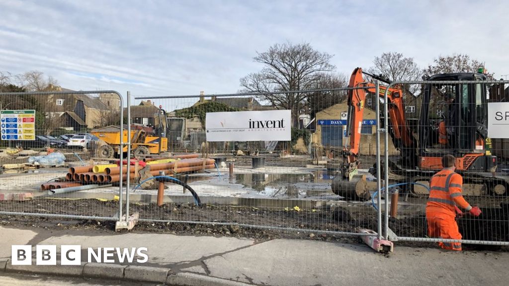 Whitstable contractors find human remains on building site - BBC News