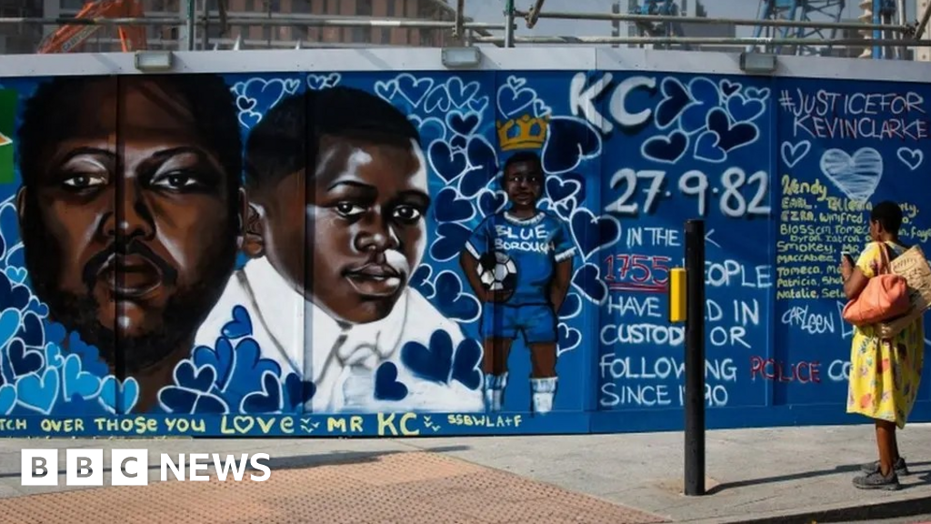 Met Police: PCs deny hearing Kevin Clarke say 'I can't breathe'