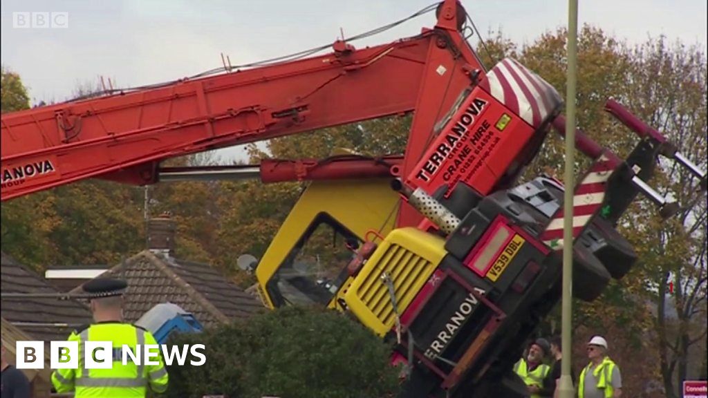 Driver trapped as crane falls on house in Basingstoke BBC News