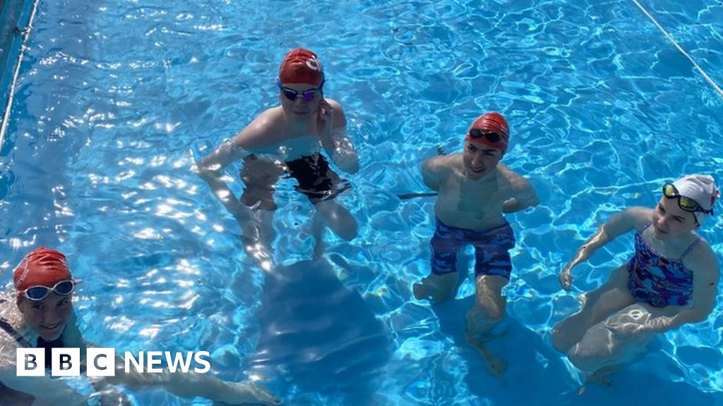 Somerset teenagers train for English Channel swim to save pool BBC News