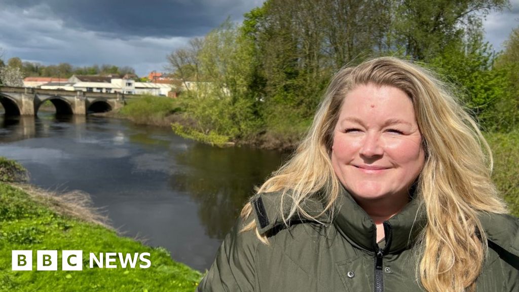 Tadcaster flood defence works will be town's 'saviour' - BBC News