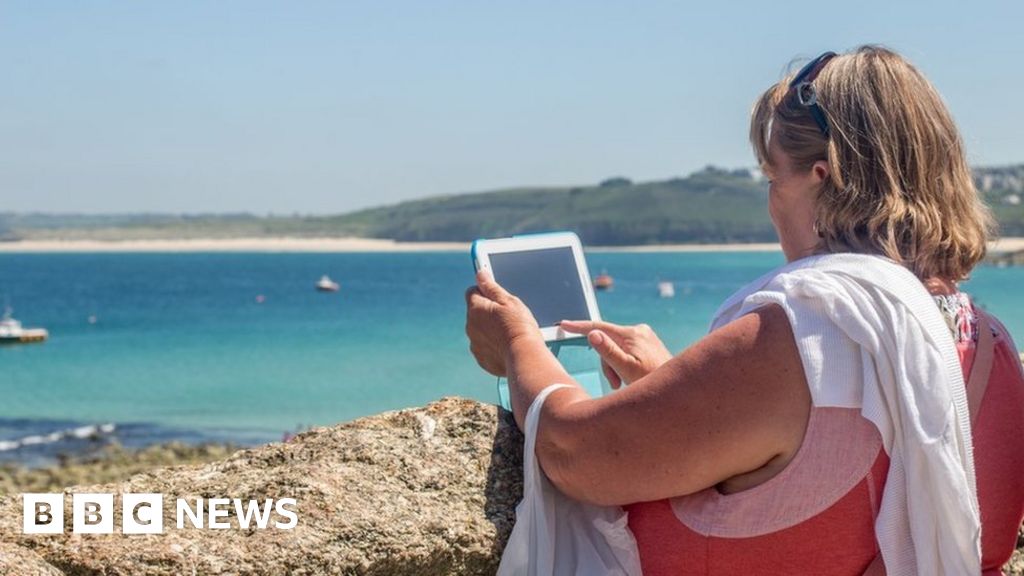 Ashley Madison, MySpace and LinkedIn hacks: what changed? - BBC News