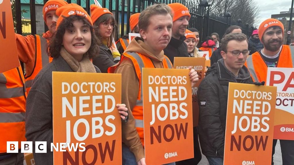Doctors' strike: Don't put off treatment during walkout, NHS tells patients