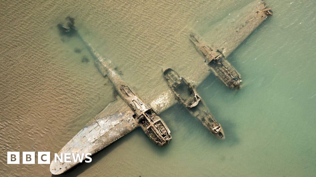 Harlech crash site: WW2 aircraft given protected status - BBC News