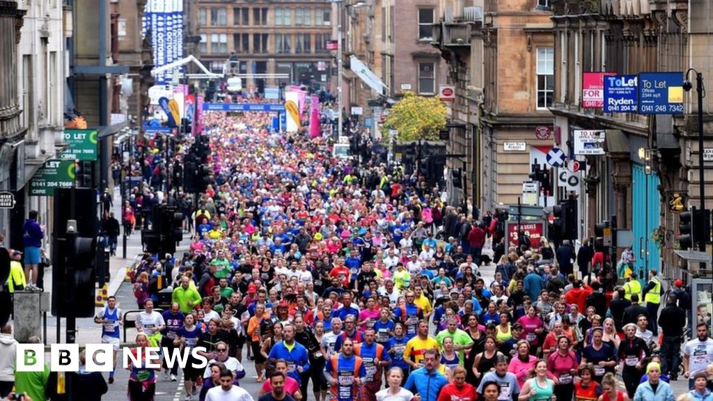 Thousands take part for Great Scottish Run in Glasgow BBC News