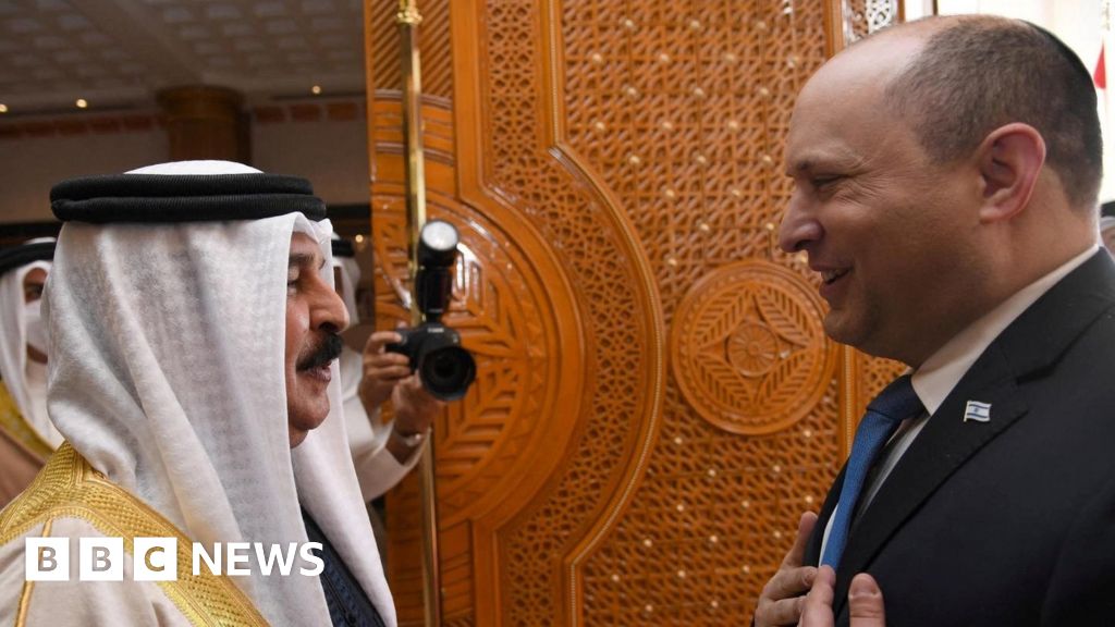 Naftali Bennett: Warm welcome for Israeli leader in Bahrain