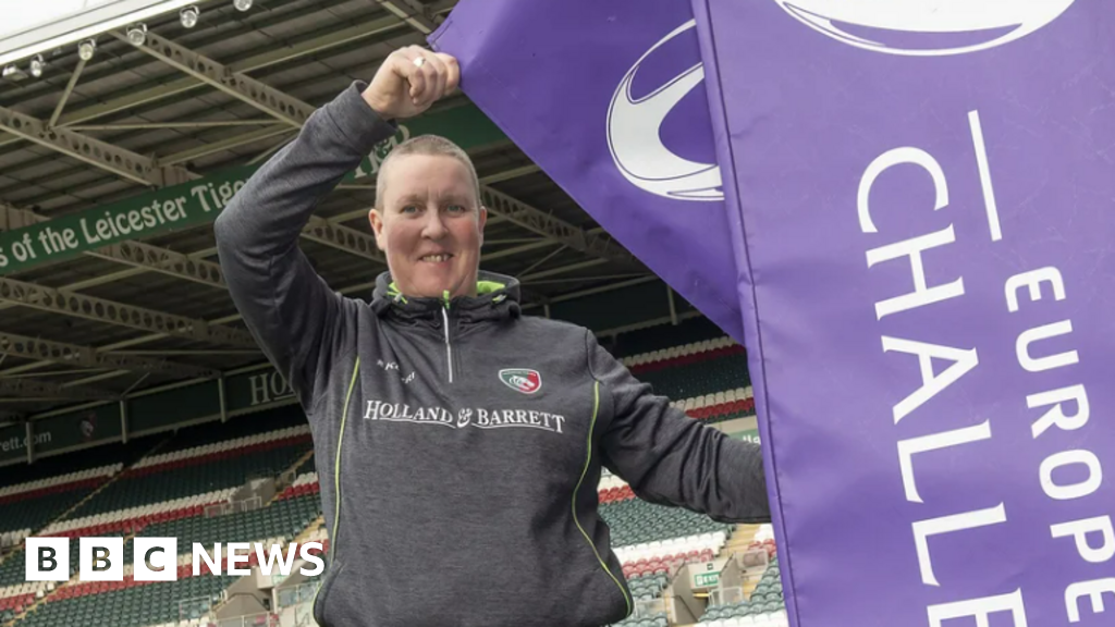 Mujer para formar parte del primer equipo de tierra femenina en la final de la Copa Mundial de Rugby