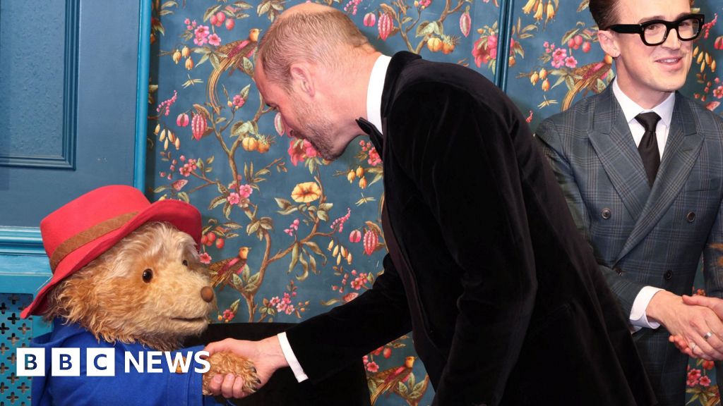 William and Catherine meet Paddington at Royal Variety Performance