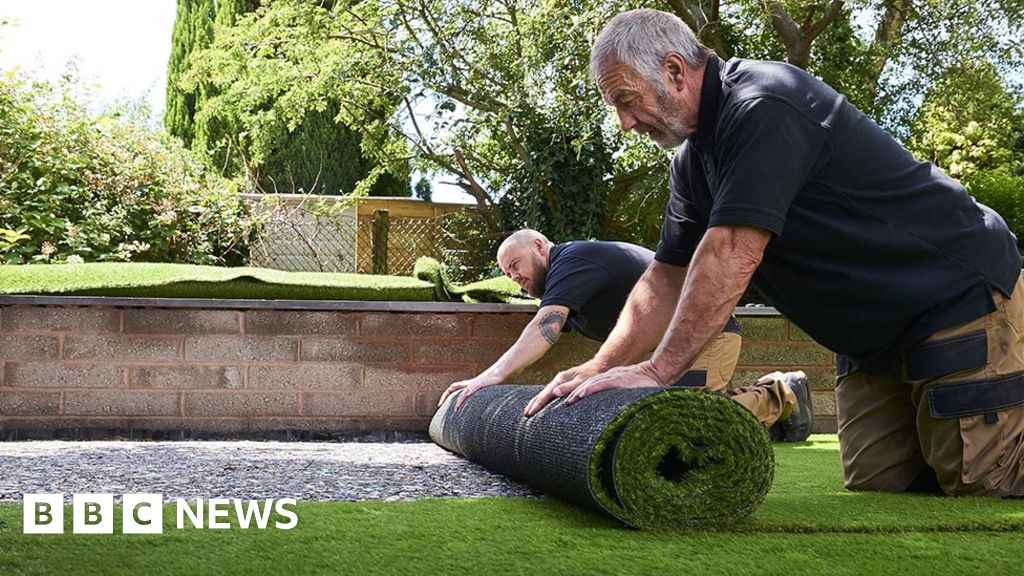 Is there anything green about plastic grass? - BBC