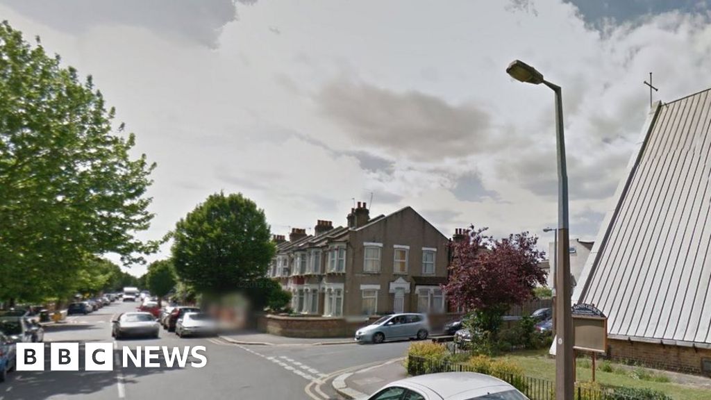 Murder arrests after man shot dead in Leyton BBC News