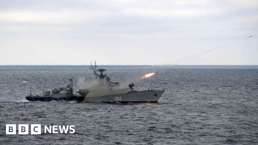 Русия нацели цивилен товарен кораб с крилати ракети - Обединеното кралство