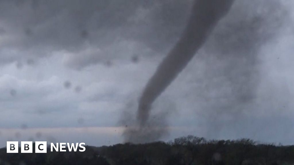 Shocking footage shows tornado tear through Kansas