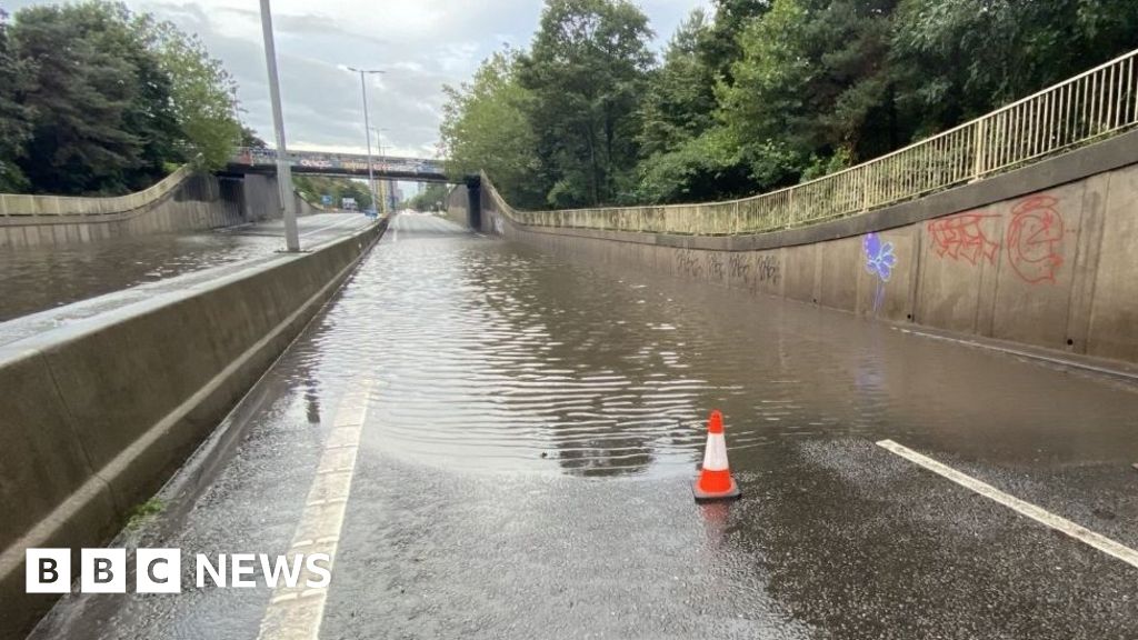 Bristol: M32 reopens after closure from flooding - BBC News