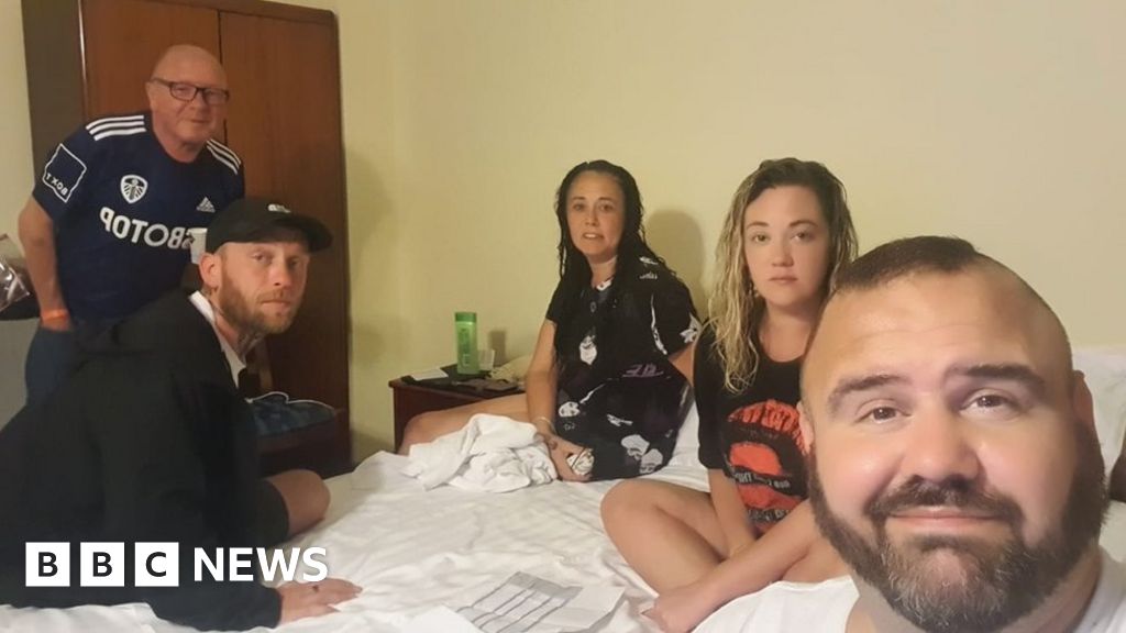 Holidaymakers left in wrong country after flight aborted