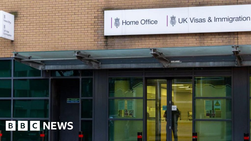 Record 111,000 UK asylum applications in past year, figures show