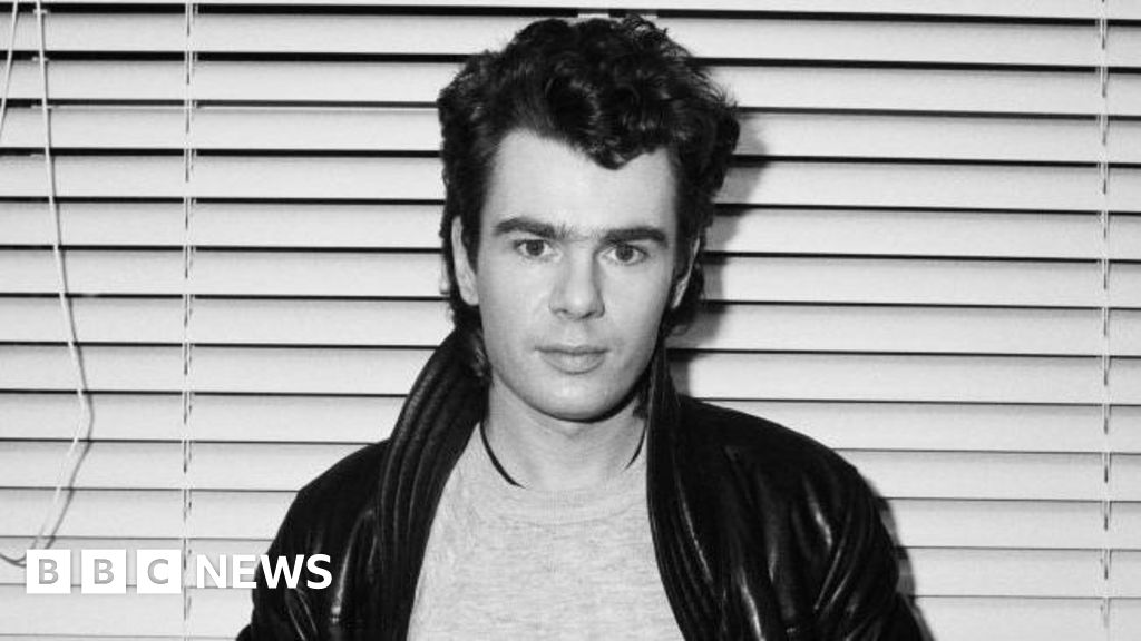 Nik Kershaw admits The Riddle lyrics are 'just nonsense' - BBC News