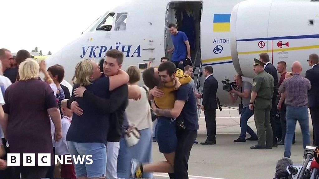 Ukraine Russia Prisoner Swap Joyous Welcome At Kiev Airport Bbc News