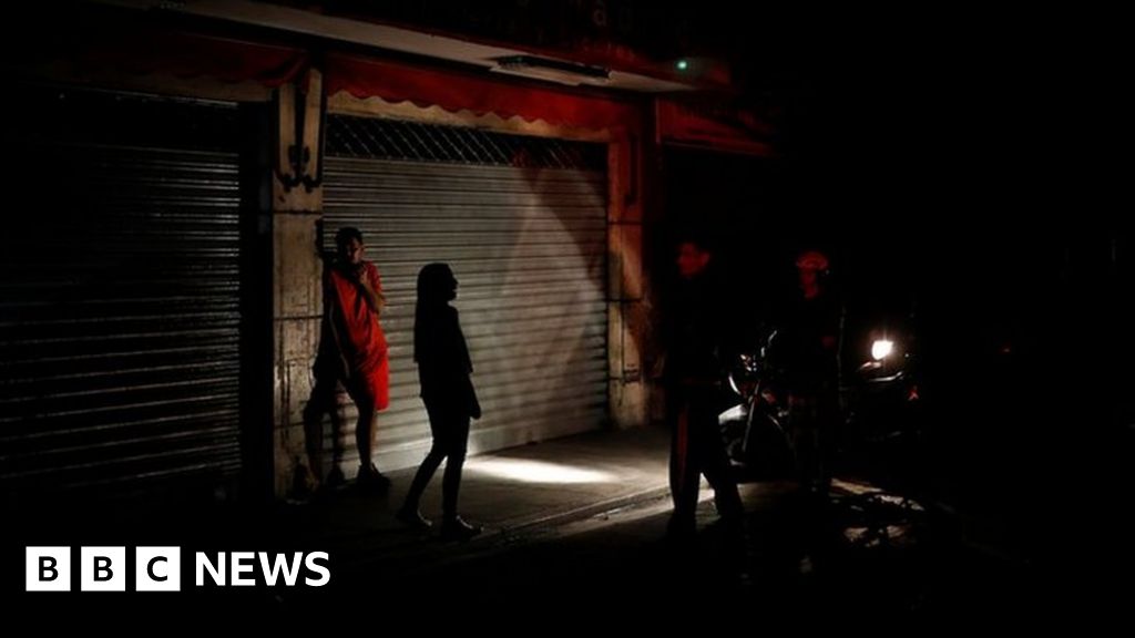 Venezuela blackout: Power cuts plunge country into darkness