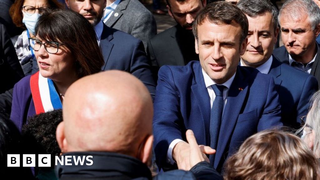French elections: Macron targets Le Pen as run-off campaign begins