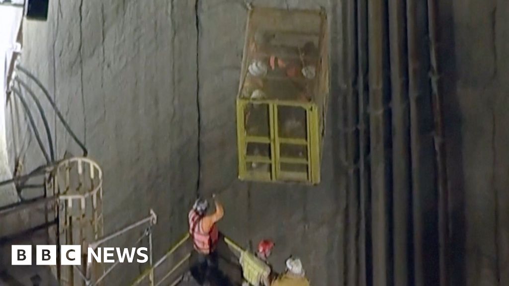 Emergency crews rescue 31 after Los Angeles tunnel collapse