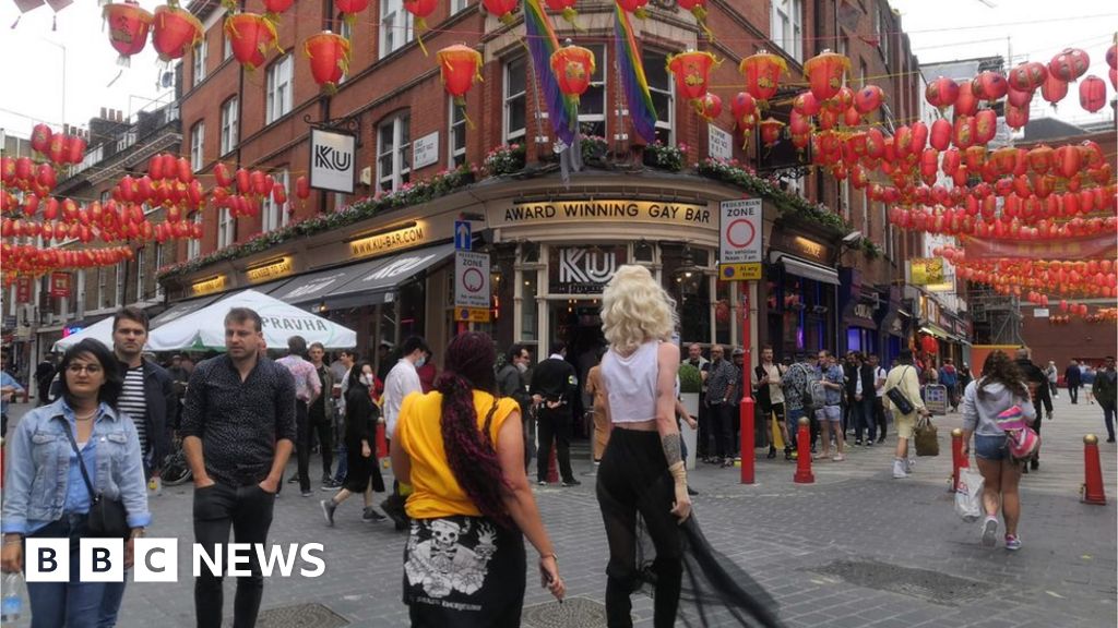 Coronavirus Pubs and hairdressers 'excited to be open' BBC News
