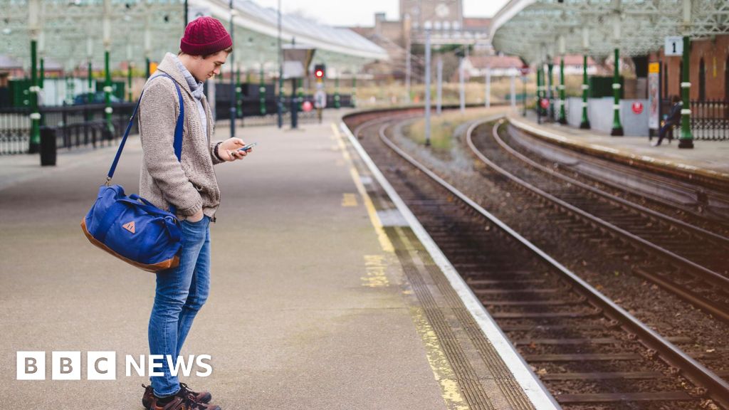 Man launches fight against €200 fine for loudspeaker call at French station