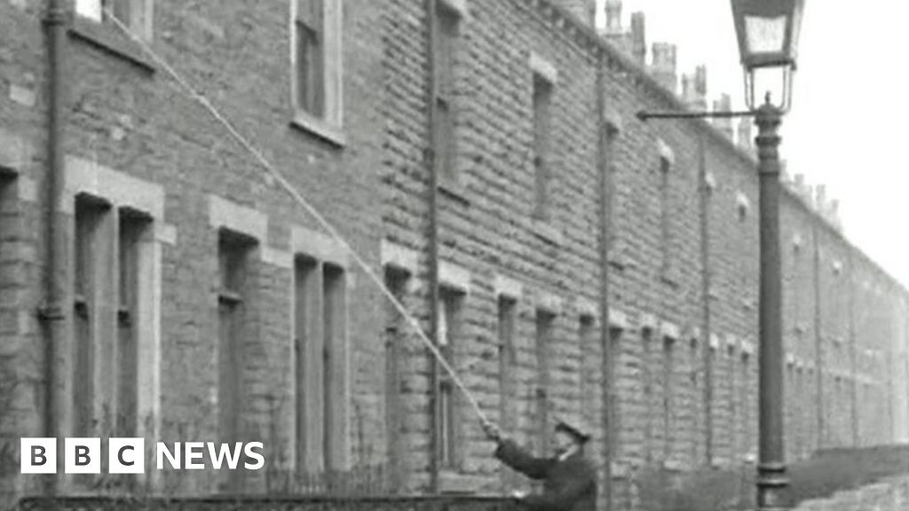 The knocker upper at work BBC News