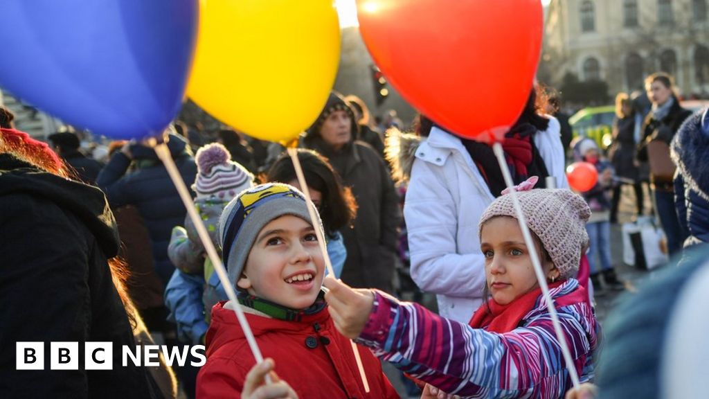 Romania Confidence Vote Falls But More Protests Planned - BBC News