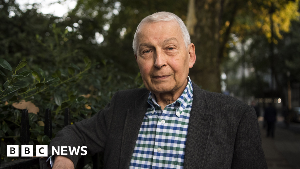 Former Labour minister Frank Field dies aged 81 - 