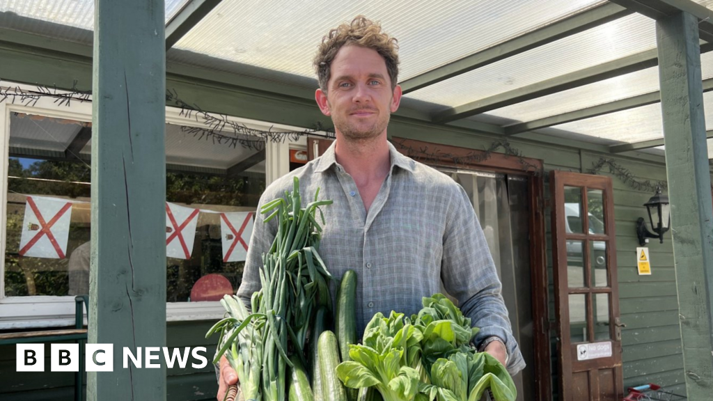 bbc.co.uk - Supermarket convenience forces Jersey farm shop to adapt